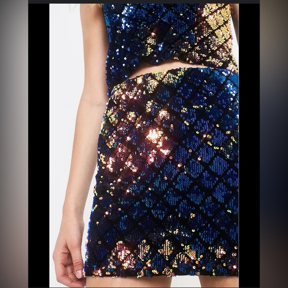 Urban Outfitters Geo Pattern  Sequin mini skirt Size small - Picture 3 of 8